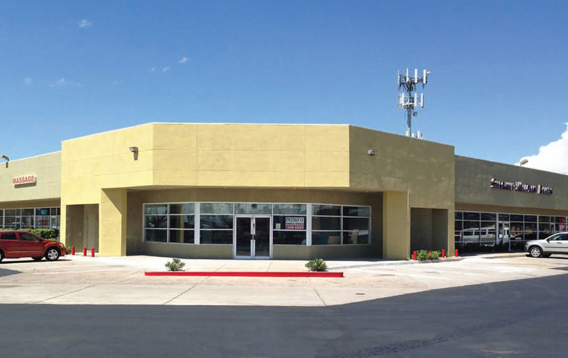 Retail shopping center storefront